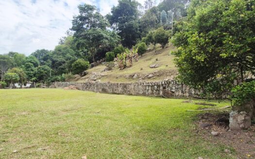 HERMOSA QUINTA EN CONJUNTO CERRADO