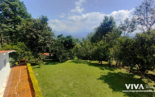ESPECTACULAR CASA CAMPESTRE EN CONJUNTO CERRADO