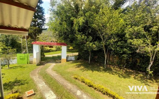 ESPECTACULAR CASA CAMPESTRE EN CONJUNTO CERRADO