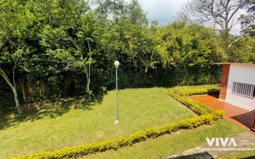 ESPECTACULAR CASA CAMPESTRE EN CONJUNTO CERRADO