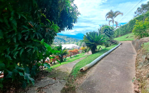 EXCELENTE CASA CAMPESTRE LOS CONDOMINIOS SILVANIA