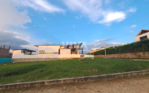 ESPECTACULAR LOTE EN CONJUNTO CHINAUTA