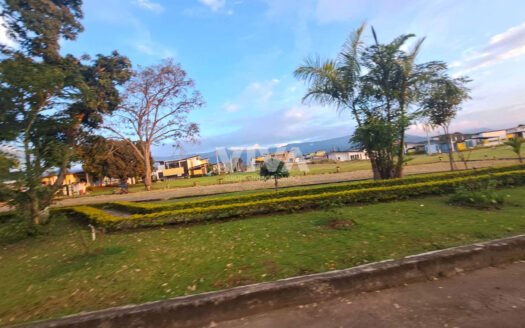 ESPECTACULAR LOTE EN CONJUNTO CHINAUTA