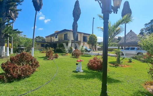 ESPECTACULAR CASA CAMPESTRE CHINAUTA