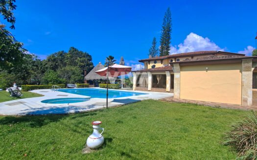 ESPECTACULAR CASA CAMPESTRE CHINAUTA