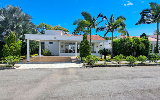 HERMOSA CASA CAMPESTRE EN CONJUNTO CHINAUTA