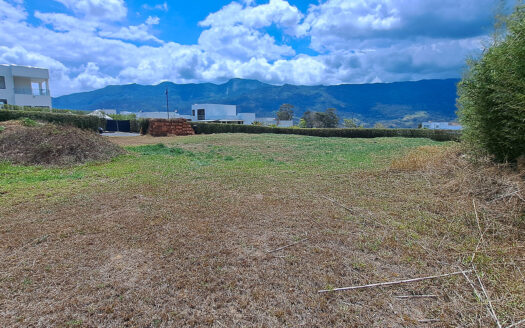 ESPECTACULAR LOTE EN CONJUNTO