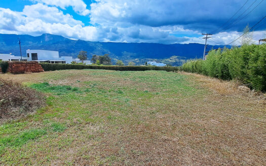 ESPECTACULAR LOTE EN CONJUNTO