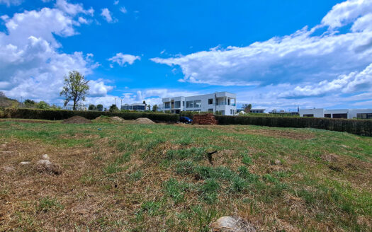 ESPECTACULAR LOTE EN CONJUNTO