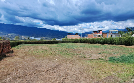 ESPECTACULAR LOTE EN CONJUNTO