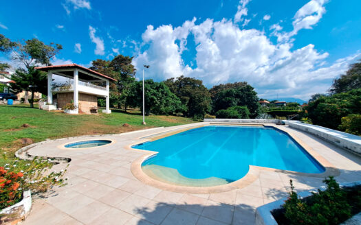 MAGNIFICA CASA CAMPESTRE EN VENTA CHINAUTA
