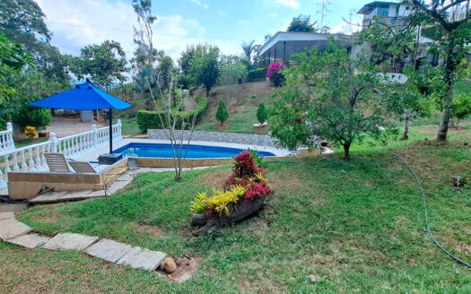 EXCELENTE CASA CAMPESTRE EN SILVANIA