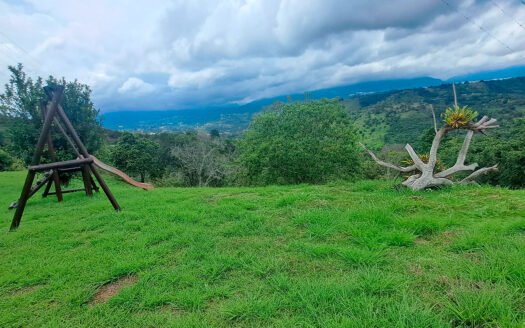 EXCELENTE CASA FINCA EN CONJUNTO SILVANIA