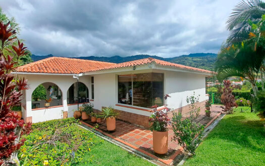 MAGNIFICA CASA CAMPESTRE EN SILVANIA
