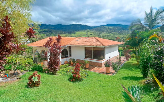 MAGNIFICA CASA CAMPESTRE EN SILVANIA
