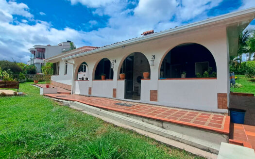 MAGNIFICA CASA CAMPESTRE EN SILVANIA