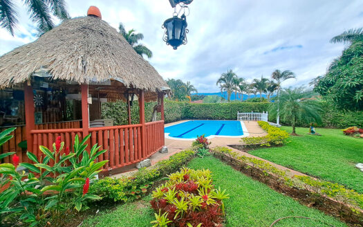 EXCELENTE CASA CAMPESTRE CHINAUTA