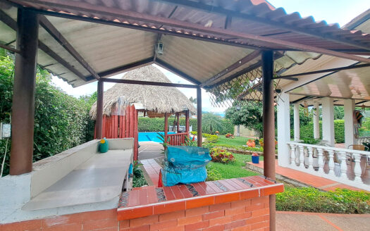 EXCELENTE CASA CAMPESTRE CHINAUTA