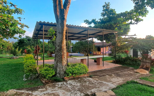 EXCELENTE FINCA EN CHINAUTA