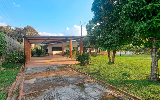 EXCELENTE FINCA EN CHINAUTA