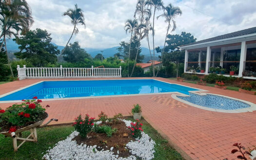 MAGNIFICA CASA CAMPESTRE EN SILVANIA