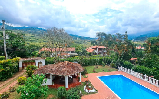 MAGNIFICA CASA CAMPESTRE EN SILVANIA
