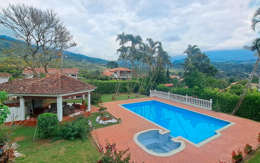 MAGNIFICA CASA CAMPESTRE EN SILVANIA