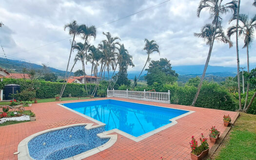 MAGNIFICA CASA CAMPESTRE EN SILVANIA