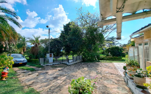 EXCELENTE FINCA EN CHINAUTA