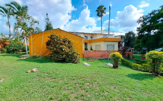 EXCELENTE FINCA EN CHINAUTA