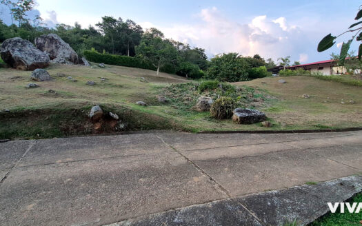LOTE EN CONJUNTO CERRADO