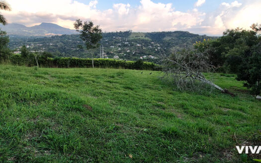 LOTE EN CONJUNTO CERRADO