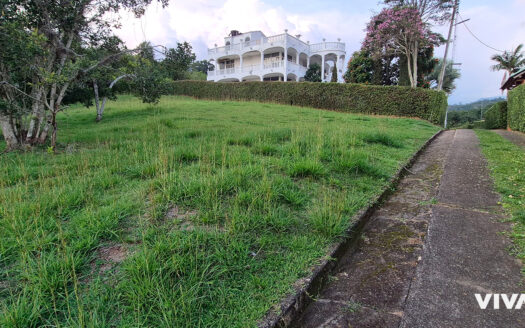 LOTE EN CONJUNTO CERRADO