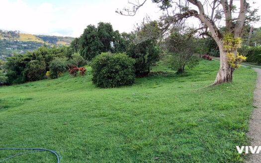 LOTE EN CONJUNTO CERRADO