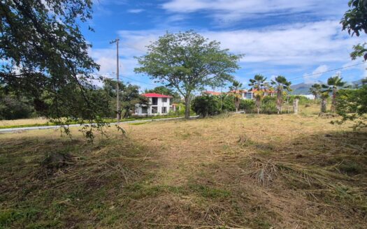 LOTE EN CONJUNTO CHINAUTA