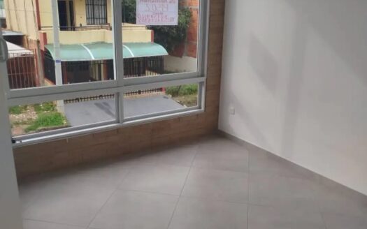 CASA CON 3 APTOS PARTE PLANA