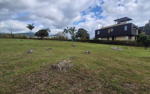 LOTE EN EXCLUSIVO CONDOMINIO URBANO