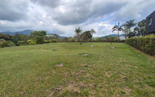 LOTE EN EXCLUSIVO CONDOMINIO URBANO