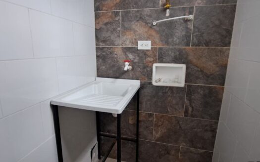 APARTAESTUDIO CON PAQUEADERO