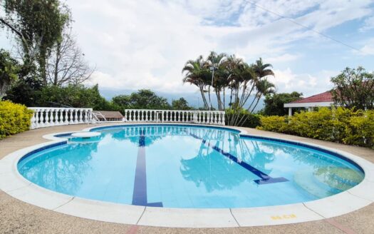 Casa Campestre en Chinauta 2400 m2