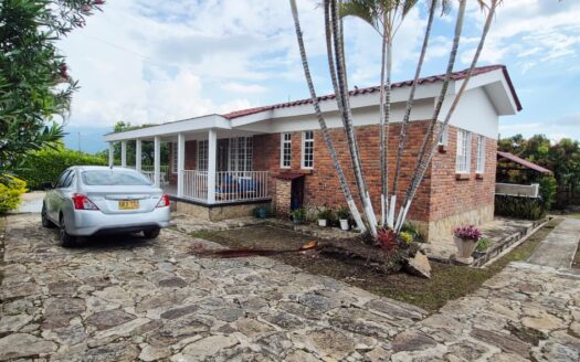 Casa Campestre en Chinauta 2400 m2