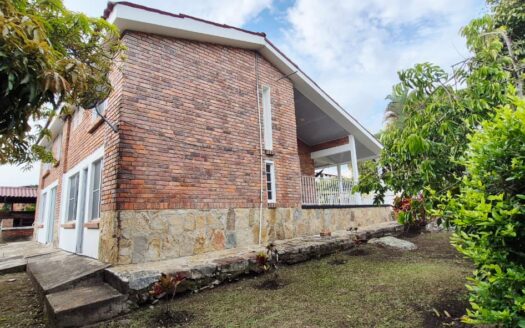 Casa Campestre en Chinauta 2400 m2