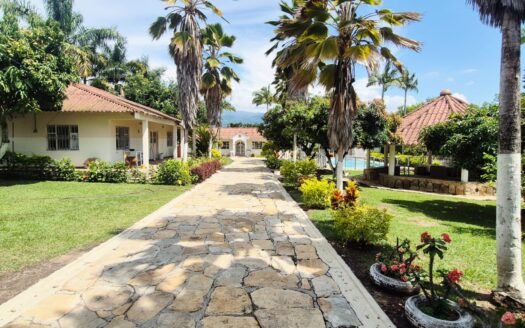 Casa Campestre con capilla en chinauta