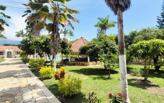 Casa Campestre con capilla en chinauta