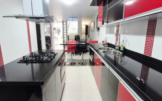CASA CON JACUZZI EN CONJUNTO