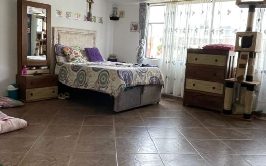 CASA CON 2 LOCALES CERCA AL EXITO