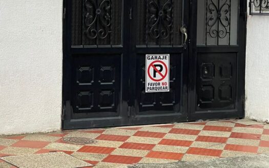 CASA CON 2 LOCALES CERCA AL EXITO