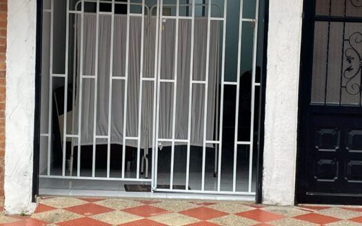 CASA CON 2 LOCALES CERCA AL EXITO