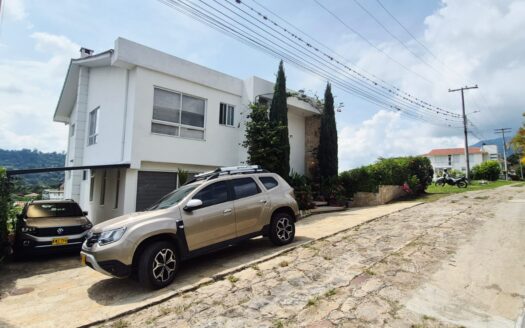 🏡 VENDO HERMOSA CASA EN EXCLUSIVO CONDOMINIO EN SILVANIA