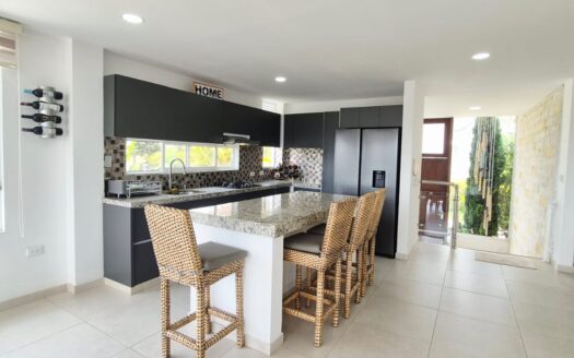 🏡 VENDO HERMOSA CASA EN EXCLUSIVO CONDOMINIO EN SILVANIA
